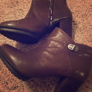 NEW Easy Spirit size 7 brown booties